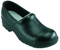 Schwarzer, geschlossener EURO-DAN Sicherheitsclog aus Leder mit sichtbaren N�hten und robuster Sohle.