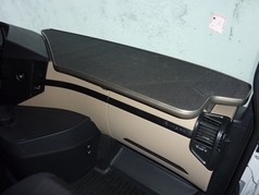 Gro�er LKW-Tisch f�r Armaturenbrett, dunkelgrau mit strukturierter Oberfl�che, passend f�r Mercedes Actros.