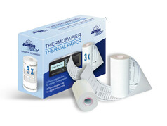 Verpackung und drei wei�e Thermopapierrollen f�r digitale Tachographen.