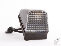 Schwarze LED Toplampe mit transparenter, geriffelter Linse und Anschlusskabel.