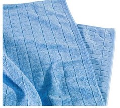 Blaues Mikrofasertuch mit Waffelpr�gung und vern�hten Kanten.
