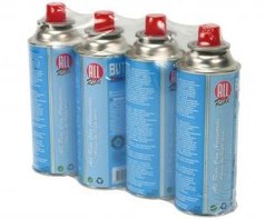 Butan-Gaskartuschen-Set in blauen und silbernen Dosen mit roten Kappen, in Folie verpackt.