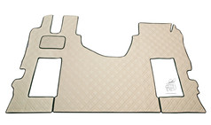 Cremefarbenes, einteiliges Bodenset f�r LKW mit gestepptem Rautenmuster und dunkler Umkettelung aus weichem Material.