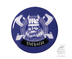 Runder, blauer 3D Nabensticker mit wei�em Wikingerkopf, gekreuzten �xten und dem Schriftzug Valhalla.