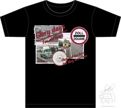 Schwarzes Baumwoll-T-Shirt mit Print von Oldtimer-LKW, Tachographscheibe und Zollschild. Aufschrift: Glory days For old boys.