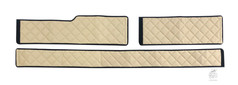 Set beige Kunstleder Sitzsockel-Matten mit Rautensteppung und dunklem Rand f�r LKW-Kabine.