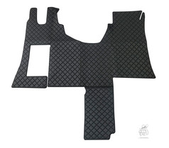 Schwarzes, einteiliges Kunstleder Bodenset mit Rautensteppung f�r LKW-Innenraum.