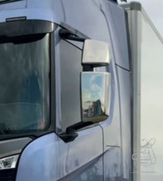 Gepresste, gl�nzende Edelstahl-Spiegelabdeckung am Scania NG LKW.