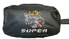 Dunkelgraue Kulturtasche mit gesticktem Scania Greif und 