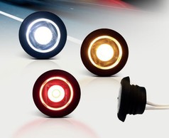 Runde, flache LED-Markierungsleuchten in Wei�, Orange und Rot, eine davon mit schwarzem Geh�use und Kabeln.