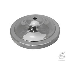 Gl�nzender, runder Flaggenst�nder in Chrom mit einer �ffnung f�r eine Flagge.