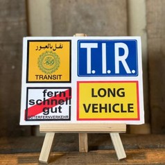 LKW-Stickerset mit Stra�enschild-Motiven: TIR, Transit, Long Vehicle, G�terfernverkehr. Blau, Gelb, Wei�.