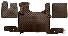 Braunes, gestepptes 3-teiliges Bodenset aus Kunstleder f�r LKW, bestehend aus Fu�matten und Tunnelabdeckung.