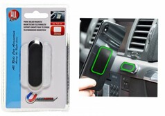 Schwarzer magnetischer Handyhalter und ein Smartphone mit angebrachter Halterung im Auto.