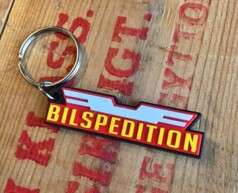 Scandi Schl�sselanh�nger Bilspedition. Silberner Ring, schwarz-rot-wei�-gelber Anh�nger mit dem Text BILSPEDITION.