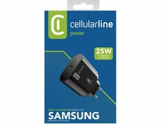 Schwarzes cellularline 25W USB-C Ladenetzteil f�r Samsung in blauer Produktverpackung.