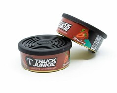 Braune Truck Junkie Bio Lufterfrischer Dosen mit Erdbeer-Motiv und schwarzem, verstellbarem Deckel.