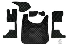 Schwarzes, gestepptes Kunstleder Bodenset f�r LKW, mit Fu�matten und Tunnelabdeckung.