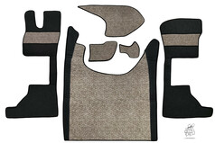 Mehrere beige und schwarze Kunstleder-Fu�matten und Tunnelabdeckungen f�r LKW.