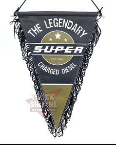 Schwarzer Wimpel mit wei�em Aufdruck "The Legendary Super Charged Diesel" auf goldfarbenem Hintergrund und Fransenborte.