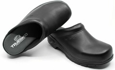 Schwarze, offene Traesko Trucker-Clogs. Robustes Design mit "TR�SKO" Schriftzug auf der Innensohle und dem Spann.