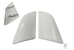 Wei�e, gl�nzende GFK Windabweiser f�r LKW, ein Paar, mit einer Detailansicht der R�ckseite.