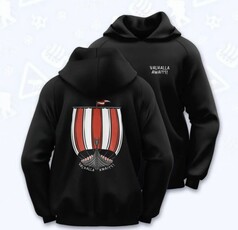 Schwarzer Hoodie mit "Valhalla Awaits!" Schriftzug auf der Brust und Wikingerschiff-Motiv mit Schriftzug auf dem R�cken.