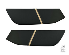 Ein Paar schwarze Kunstleder T�rverkleidungen f�r LKW mit beigem Streifen und wei�en N�hten.