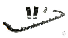 Gl�nzender Lampenb�gel aus Metall mit integrierten wei�en und orangen LED-Lampen und Befestigungsmaterial.