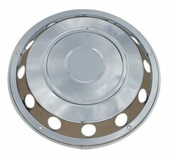 Gl�nzende, gew�lbte Chrom-Radzierblende f�r LKW-Vorderachse mit ovalen Aussparungen.