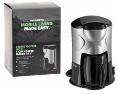 Kompakte Dometic 1-Tassen Kaffeemaschine in Silber und Schwarz, daneben die Produktverpackung.