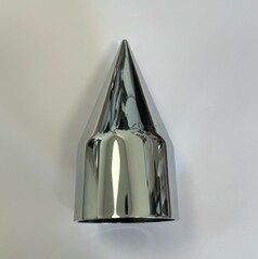 Einzelne gl�nzende, silberne Radmutterkappe in Spike-Form auf wei�em Hintergrund.