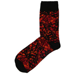 Rote Pl�sch Style Socke mit schwarzem B�ndchen, Ferse und Spitze, auf wei�em Hintergrund.
