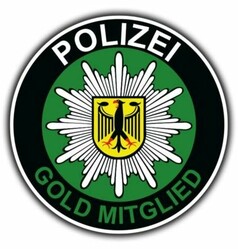 Runder, farbiger Aufkleber mit dem Text POLIZEI GOLD MITGLIED und Bundesadler-Symbol auf gr�nem Grund.