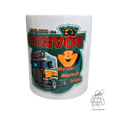 Wei�e Keramiktasse mit "CONVOY" Schriftzug, Krone und gelb-schwarzem Scania LKW-Motiv.