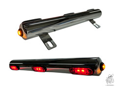 Hochglanzverchromtes R�ckleuchtenrohr f�r Scania LKW mit roten und orangefarbenen LED-Leuchten, in zwei Ansichten.