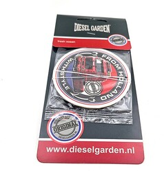 Schwarzer, verpackter Lufterfrischer mit rotem LKW-Motiv und 