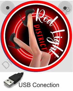 Runder Leuchtkasten mit rotem Design, Beinen in High Heels und "Red Light District" Schriftzug, mit Saugern.