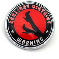 Rundes K�hleremblem mit Chromrand, rotem Zentrum, schwarzen Beinen mit High Heels und den Schriftz�gen "REDLIGHT DISTRICT" und "WARNING".