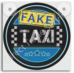 Eckiger Leuchtkasten mit runder "Fake Taxi" Beschriftung. Schwarzer Hintergrund, blaue Akzente, gelber und silberner Text. Mit Saugern.