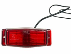 Rote DTS Double Dutch LED-Leuchte mit Kabeln auf wei�em Hintergrund.