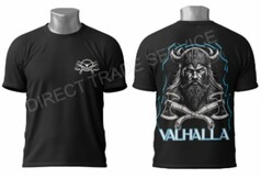 Schwarzes Baumwoll-T-Shirt mit kleinem Logo auf der Brust und gro�em Wikinger-Druck mit VALHALLA auf dem R�cken.