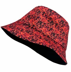 Roter Fischerhut im D�nisch Pl�sch Style mit schwarzem, abstraktem Muster.