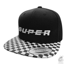 Schwarze Snapback-Cap mit Schachbrett-Schirm, bestickt mit wei�em "SUPER" Schriftzug.