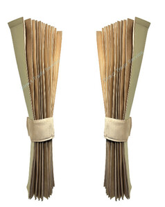 Beige LKW-Rundumgardinen, vorgefaltet, aus dickem Stoff mit Kunstlederkante und Stoff-R�ckhalteb�ndern.