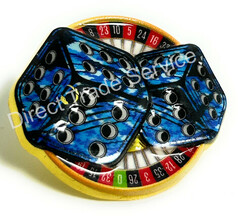 Blauer Pin mit W�rfel- und Roulette-Motiv.