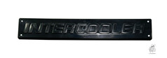 Schwarzes Kunststoff-K�hleremblem mit dem Schriftzug INTERCOOLER.