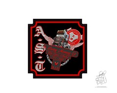 Schwarzer AST "Memory Edition" Aufkleber mit rotem Rand. Zeigt einen LKW mit Fl�geln und den Text "In Loving Memory Of".