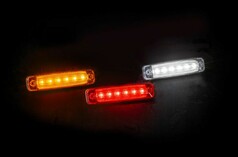 Flache LED Markierungsleuchten in Orange, Rot und Wei� mit klarem Geh�use leuchten auf dunklem Hintergrund.