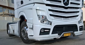Eckrohre mit LED (Paarpreis) "Strong" passend f�r Actros MP4 + MP5 blattgefederter Vorderachse